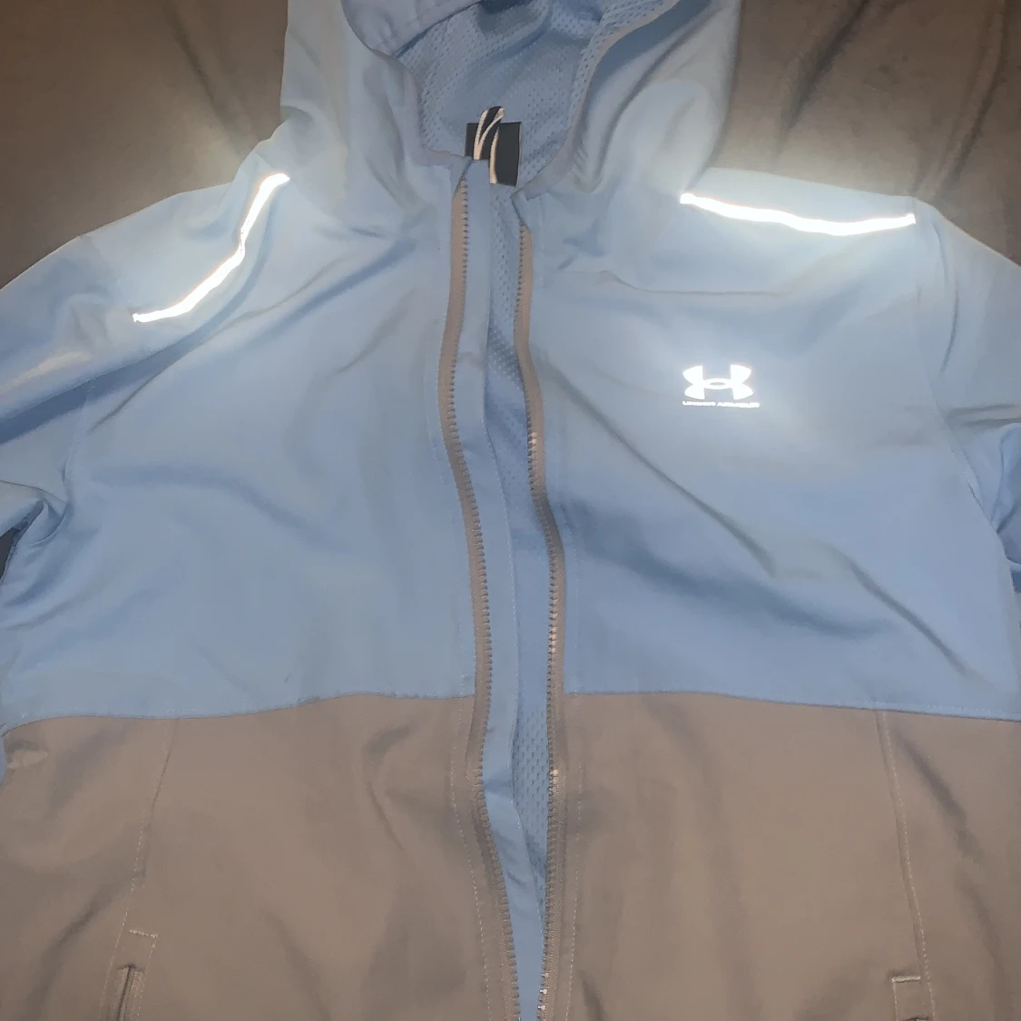 Blå och beige vindjacka från Under Armour - 3