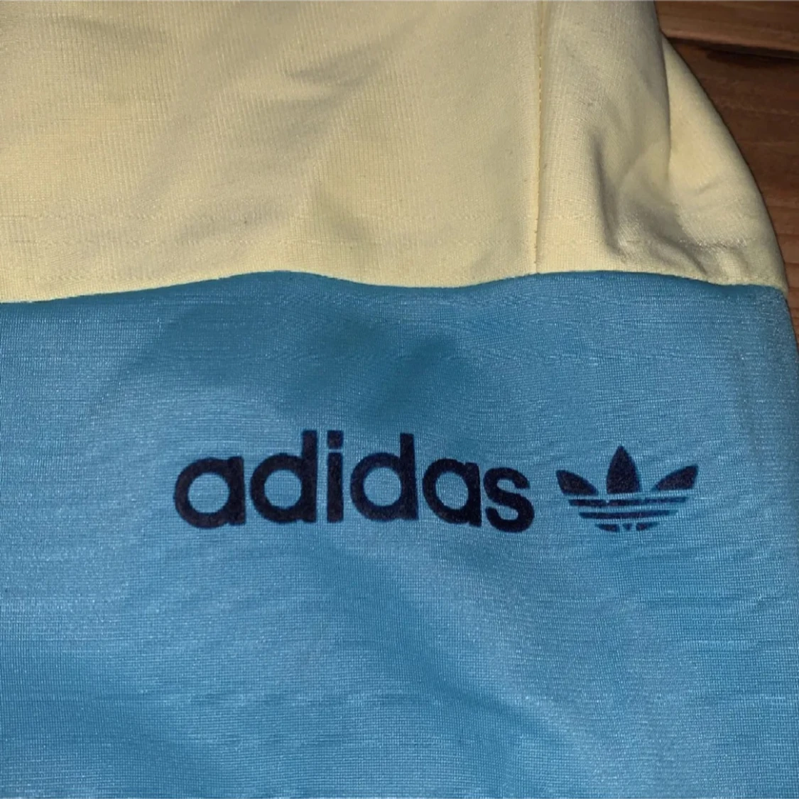 Flerfärgad retrohoodie från Adidas - 2