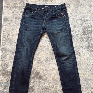 Mörkblå jeans från Replay - Snygga mörkblå jeans från Replay. Inte använt den, för liten för mig W30 L32