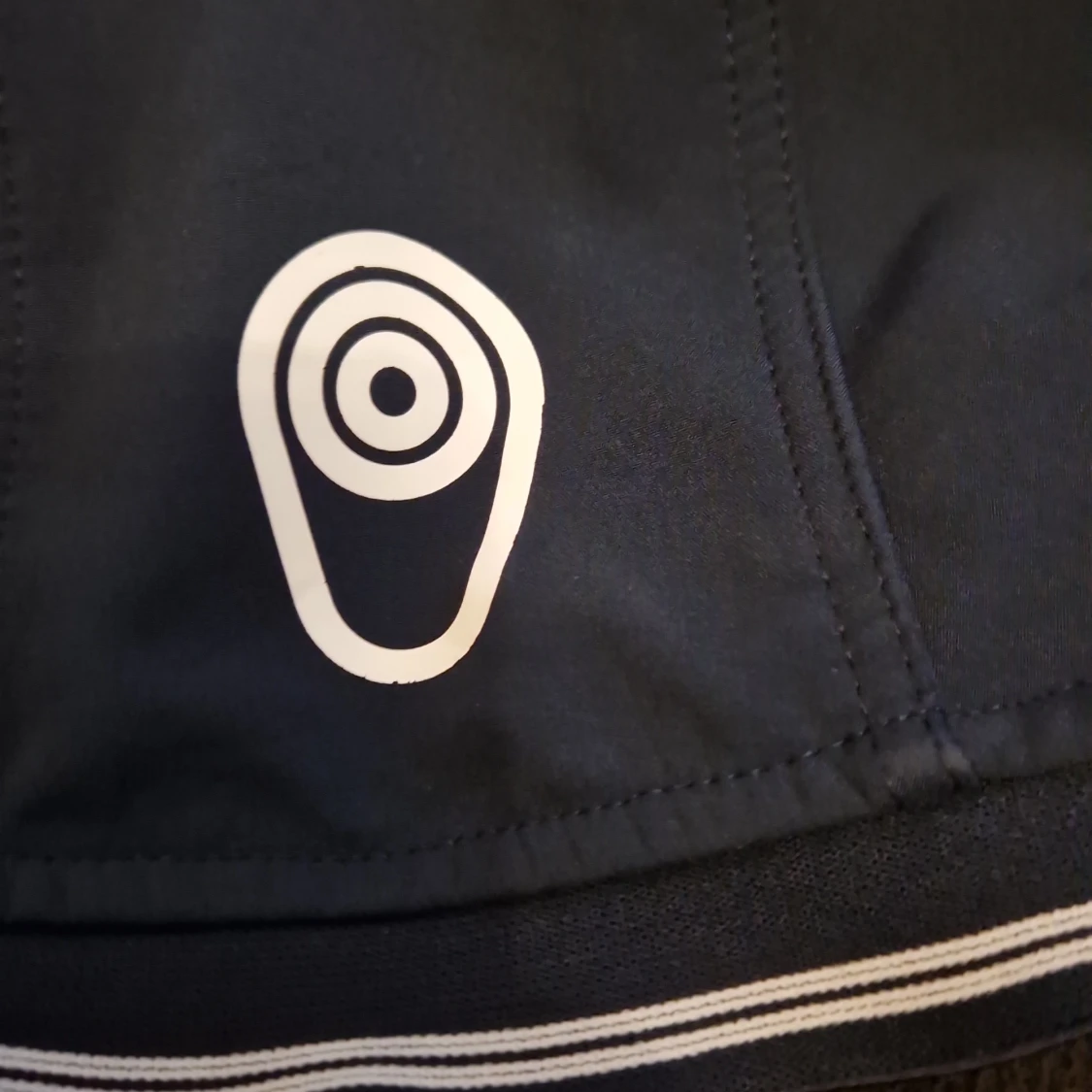 Mörkblå jacka med huva - 1