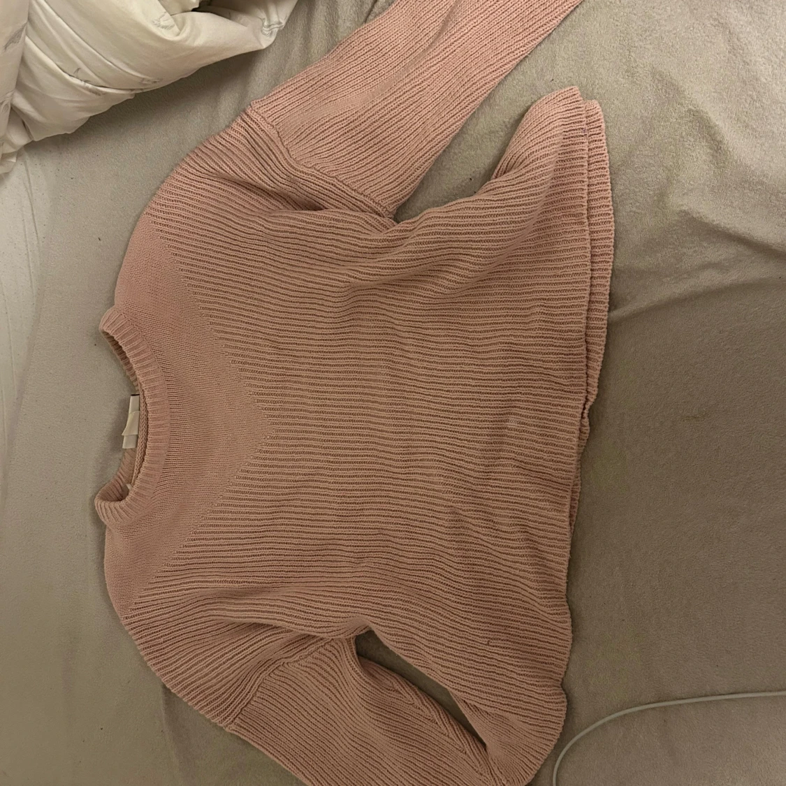 Rosa stickad tröja från Monki