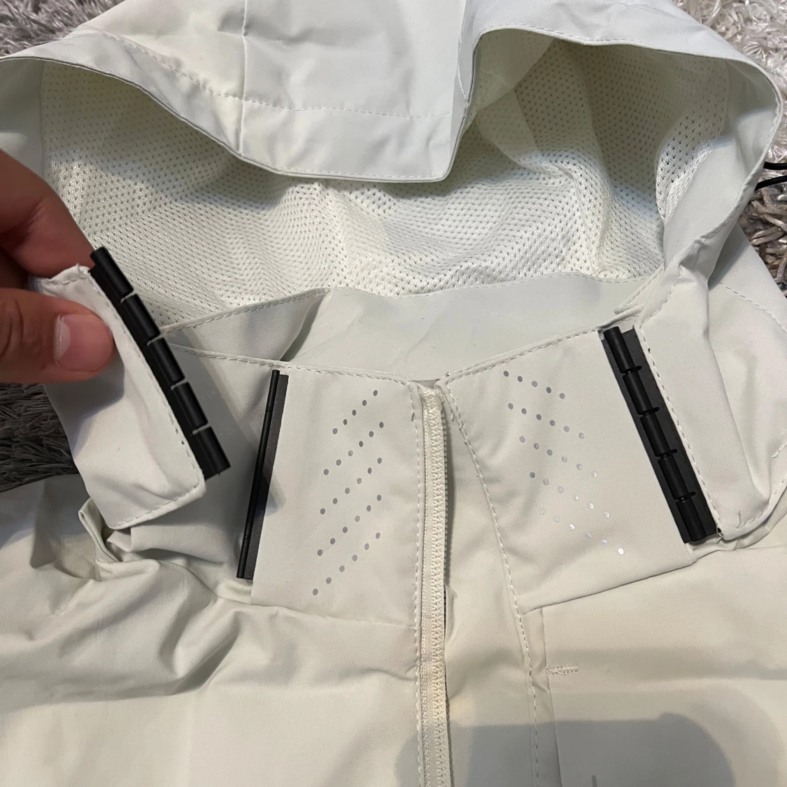 Vit vindjacka från Under Armour - 2