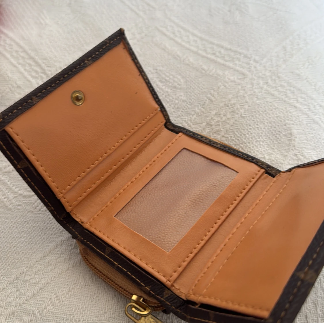 Brun plånbok med monogram - 2