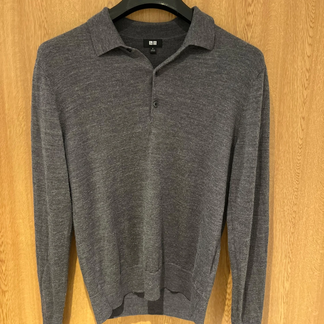 Grå tröja från Uniqlo - 1