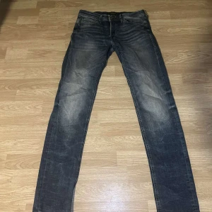 Jack & Jones  jeans  - Säljer dessa jeansen från Jack & Jones i modellen slim/glenn, storlek 30/34, skick 8/10, pris går självklart att diskuteras!