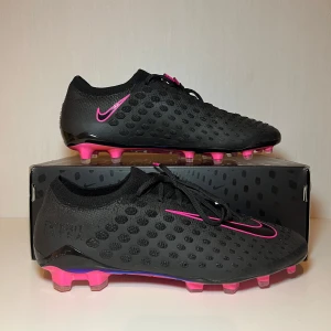 Nike Phantom Ultra Venom FG LIMITED EDITION - Nike Phantom Ultra Venom FG LIMITED EDITION “Pink blast”💕, Skick- 9.8/10 (endast använda vid ett tillfälle), Väskan och boxen ingår🎒📦