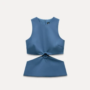 Zara topp - Helt ny supersnygg blå topp med prislappen kvar från zara som är helt slutsåld och jättetrendig just nu!! Perfekt för en trendig look. 💕