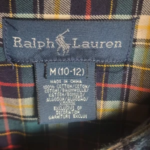 Rutig skjorta från Ralph Lauren 10-12 år - En rutig Ralph Lauren skjorta i storlek M 10-12 år. Kan diskutera priset.