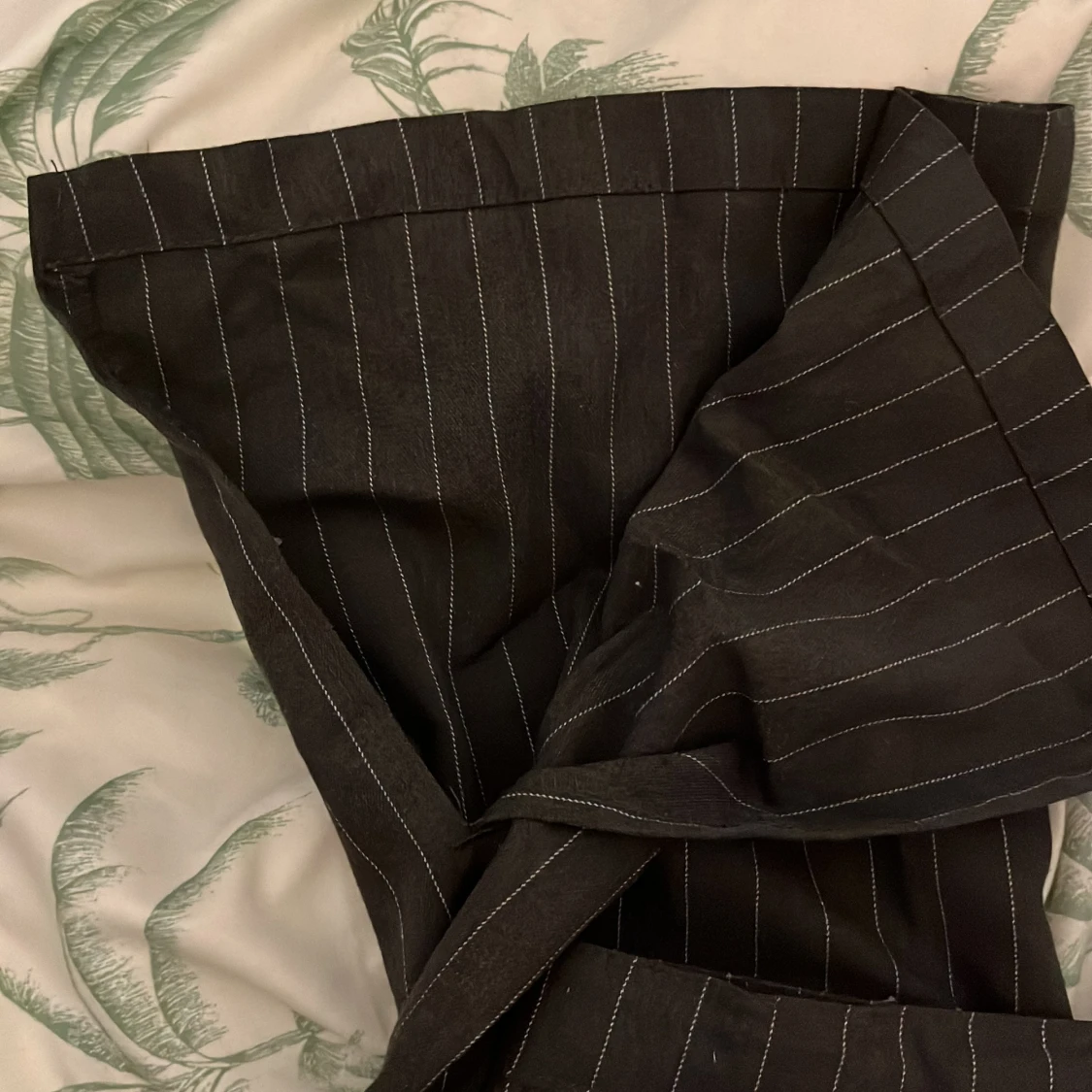 Svarta randiga kostymbyxor - 1