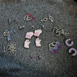 örhängen  - 11 par, 20kr för alla eller 2kr per par 