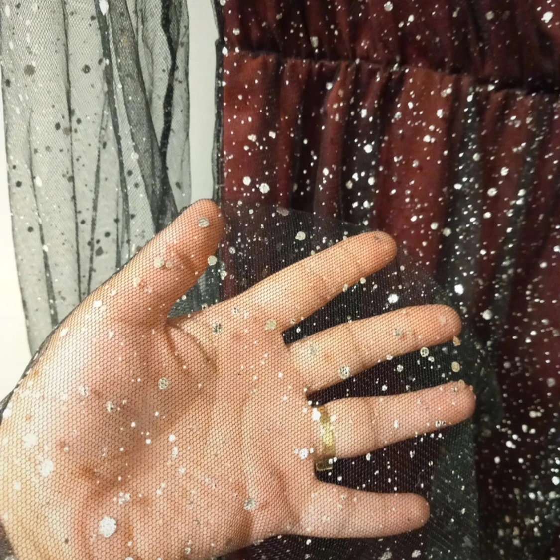 Vinröd glittrig klänning från Shein - 1