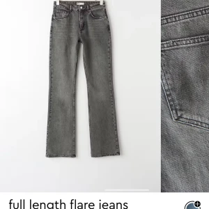 Gråa flare jeans - Supersnygga utsålda jeans i mycket bra skick, använt fåtal gånger!!! Säljer pga att de inte kommer till användning längre. Priset kan diskuteras! Nypris 499kr