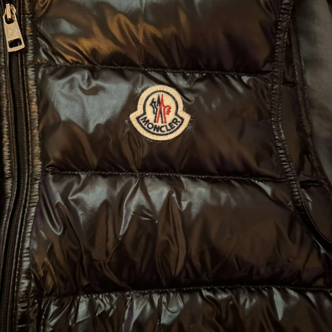Svart dunväst från Moncler