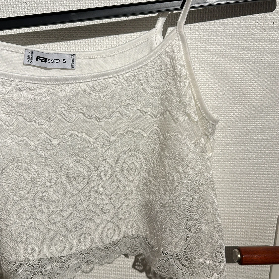 Vit spetslinne från FB Sister - 1