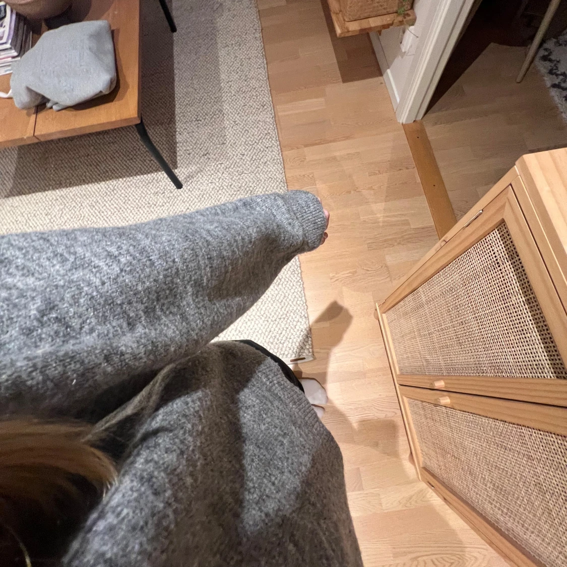 Grå stickad tröja - 2