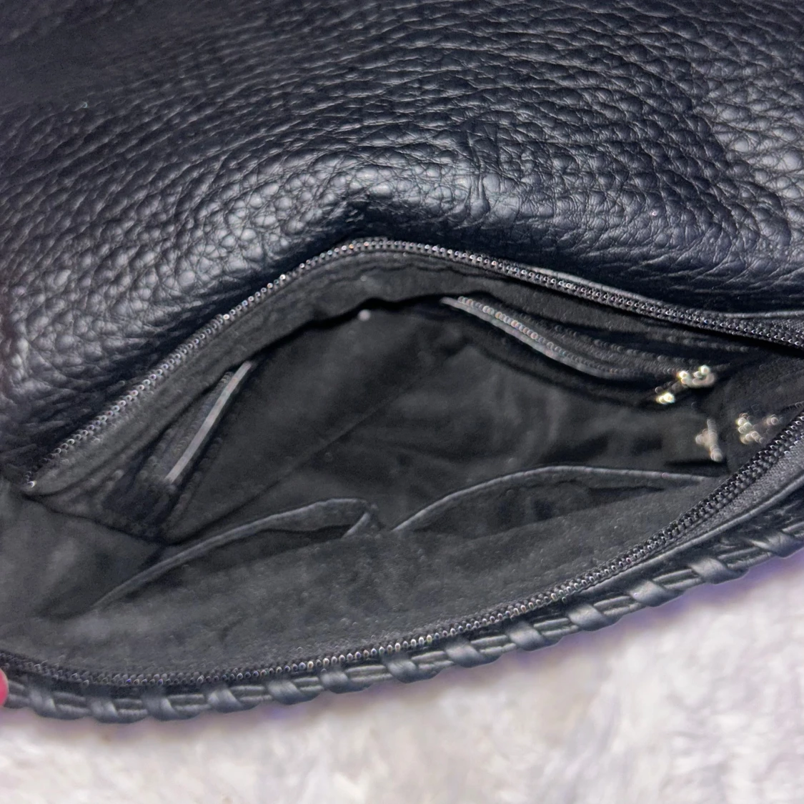 Svart axelväska från Tiamo  - 2