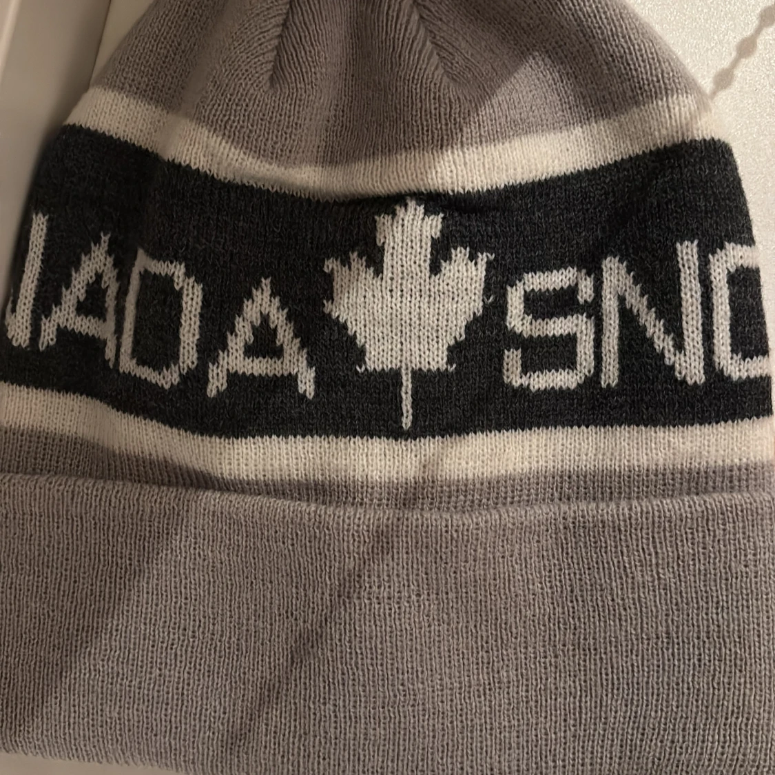 Grå mössa från Canada Snow - 3