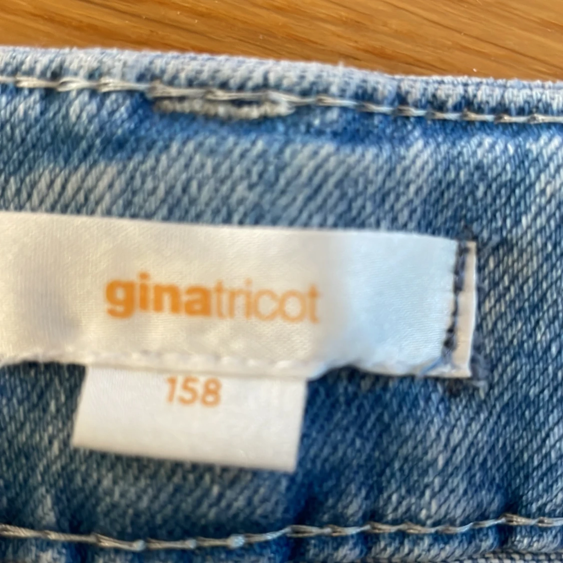 Low waist botcut jeans - 2