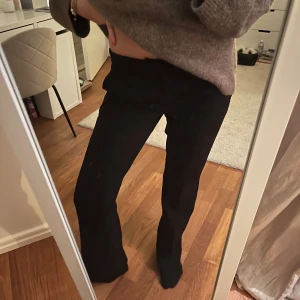 Kostymbyxor från bikbok - De populära bikbok kostymbyxorna i jättebra skick! Lågmidjade och jättesnygga!