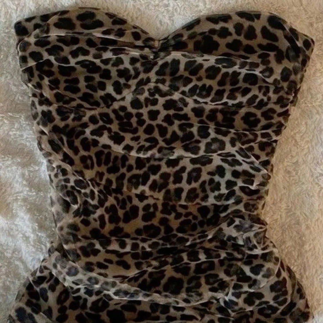 Leopardmönstrad axelbandslös topp