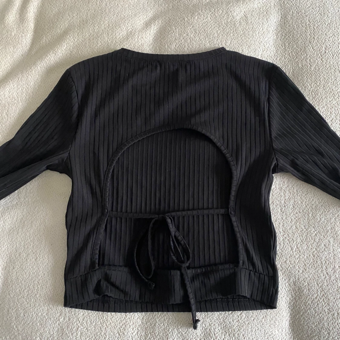 Svart ribbad topp från NA-KD - 1