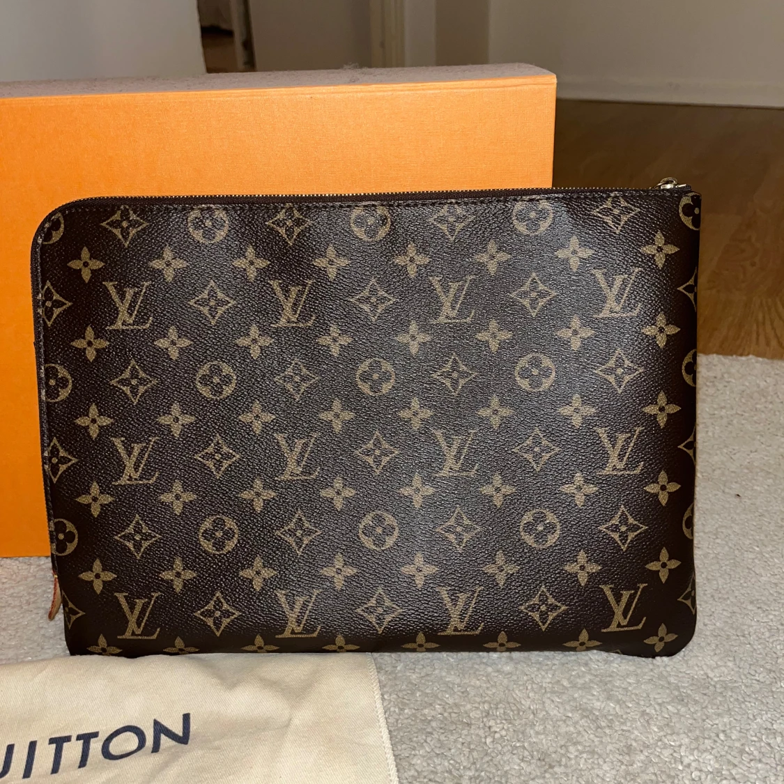 Monogrammönstrad kuvertväska från Louis Vuitton