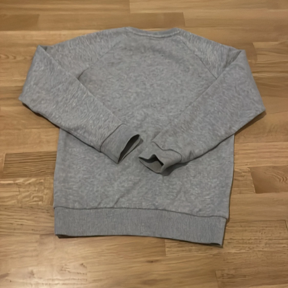 Grå tröja från Peak Performance - 2