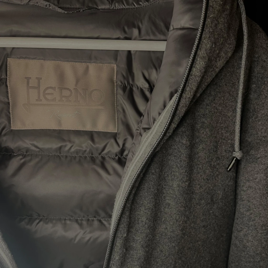 Grå jacka från Herno - 1