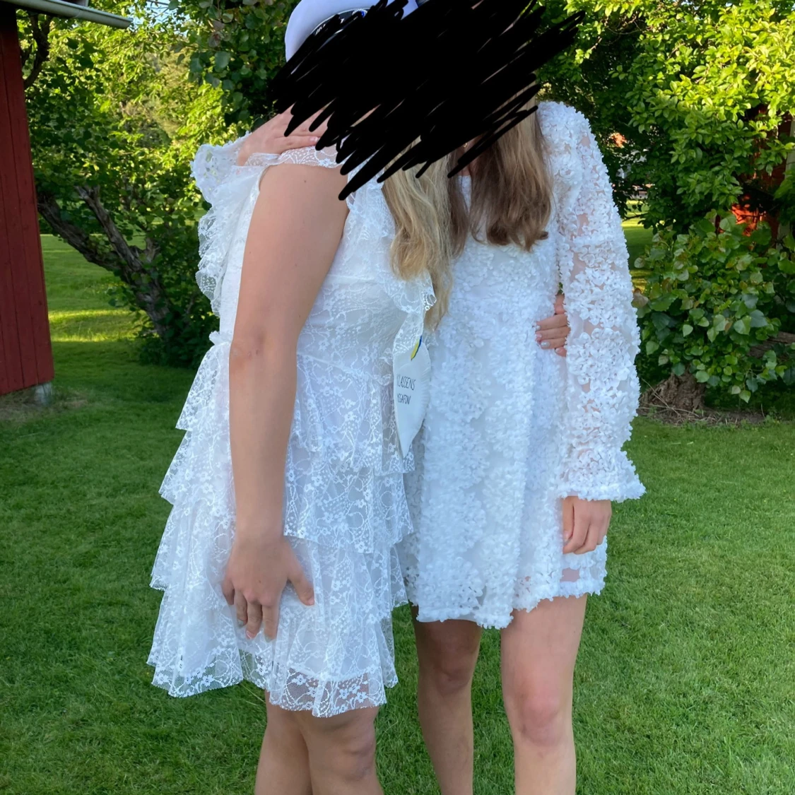 Vit blommig klänning - 93