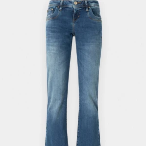LTB jeans bootcut  - Bootcut LTB jeans i färgen karlia wash.