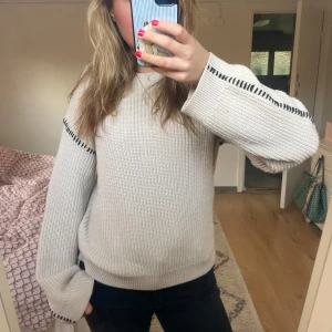 Stickad tröja med detaljer - Såå cool stickad tröja med detaljer😍😍