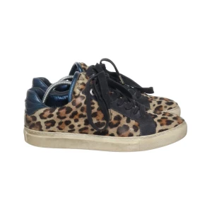 Zadig Voltaire skor - Super snygga leopard och mörkblåa skor från Zadig. Köpta second hand med använda bra!