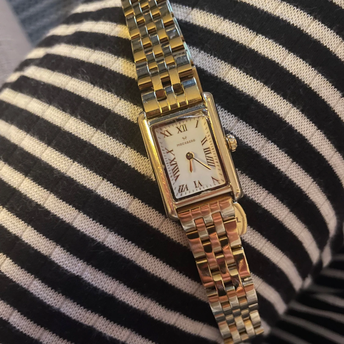 Guldfärgad rektangulär klocka - 92