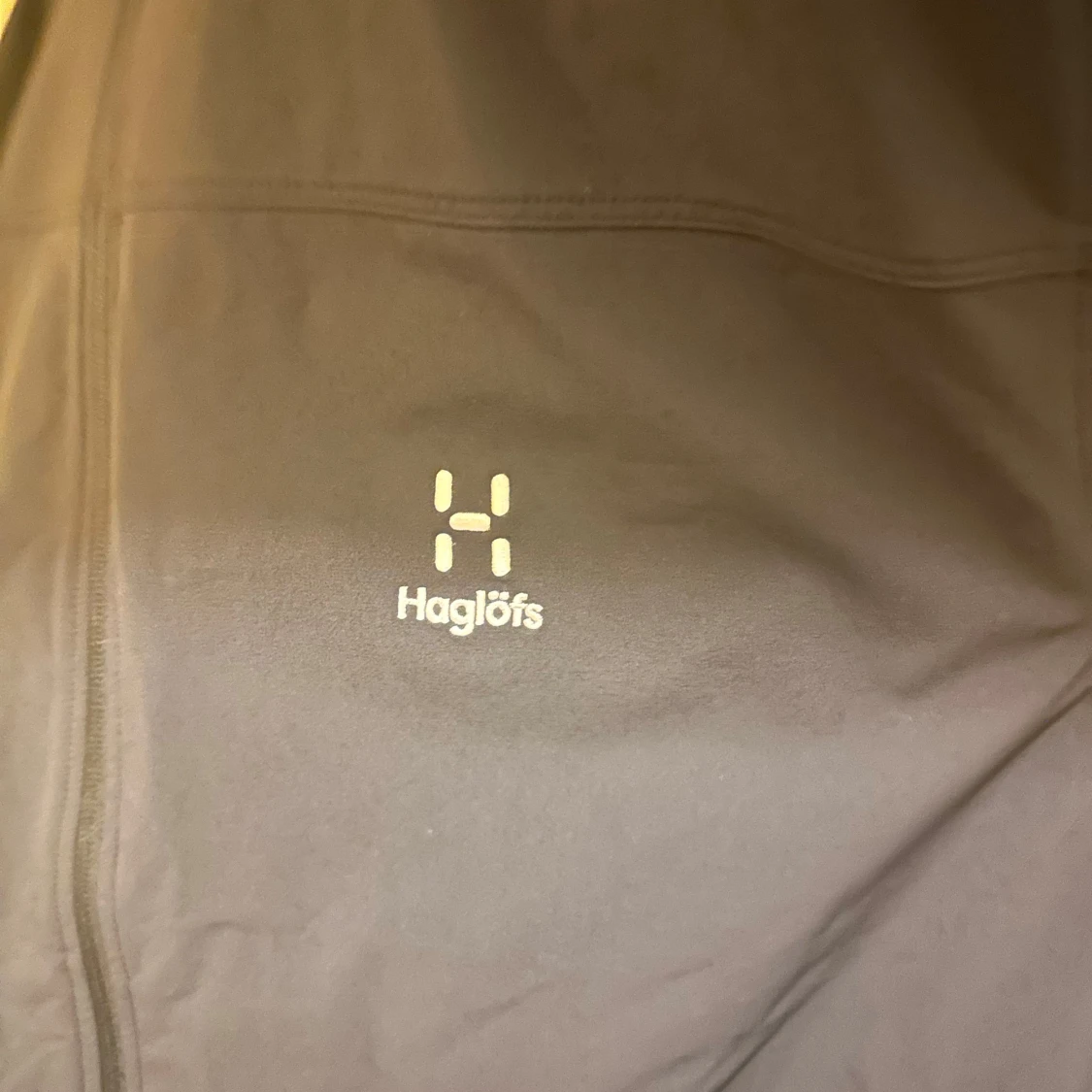 Svart jacka med huva från Haglöfs - 93