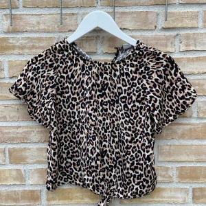 Leopard topp🌟 - Perfekt skick, lent och skönt tyg och kan användas till vardags + fest och middagar!