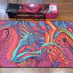 X-Gamer Hyperbeast musmatta - Säljer en färgglad och stor musmatta från X-Gamer med Hyperbeast-motiv. Perfekt för gaming med en slätt och rörlig yta. Ny pris ligger på 499 och säljer just nu för endast 399. Hör av dig om du är intresserad. 