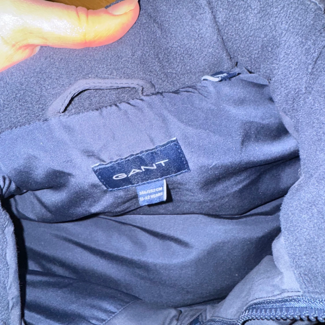 Marinblå dunväst från Gant - 90