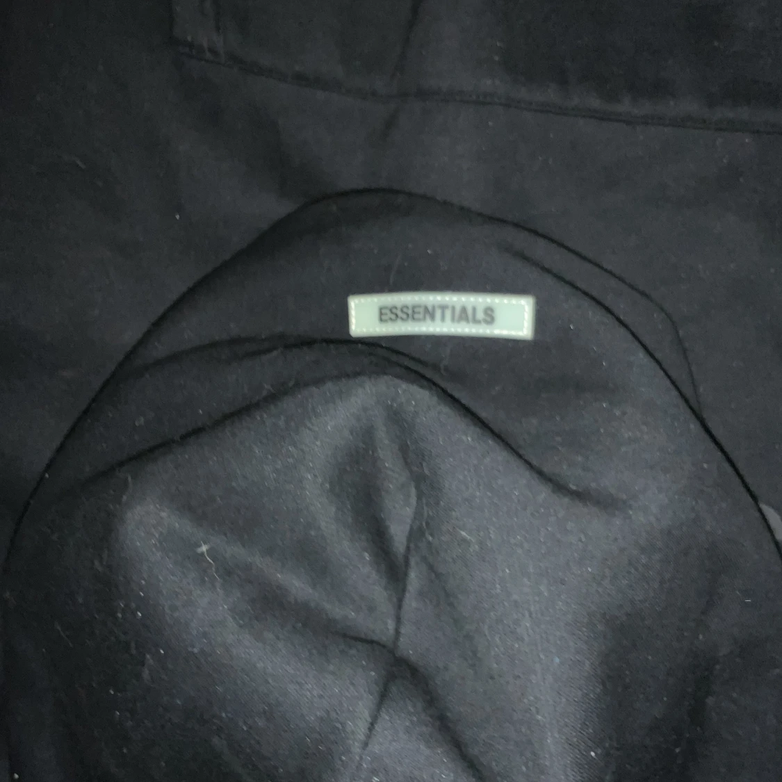 Svart hoodie från Essentials - 90