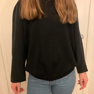 Svart långärmad tröja - Svart tunn tröja