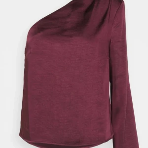 Vinröd oneshoulder topp - Snygg vinröd oneshoulder topp med lång ärm. Perfekt för en stilren och modern look. Tillverkad i ett mjukt material som ger en bekväm passform.