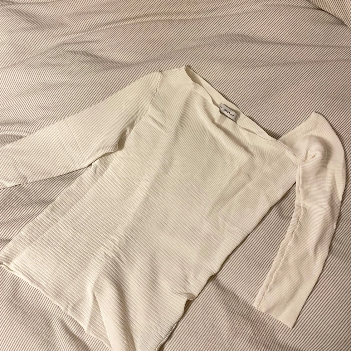 Vit ribbad tröja från Zara