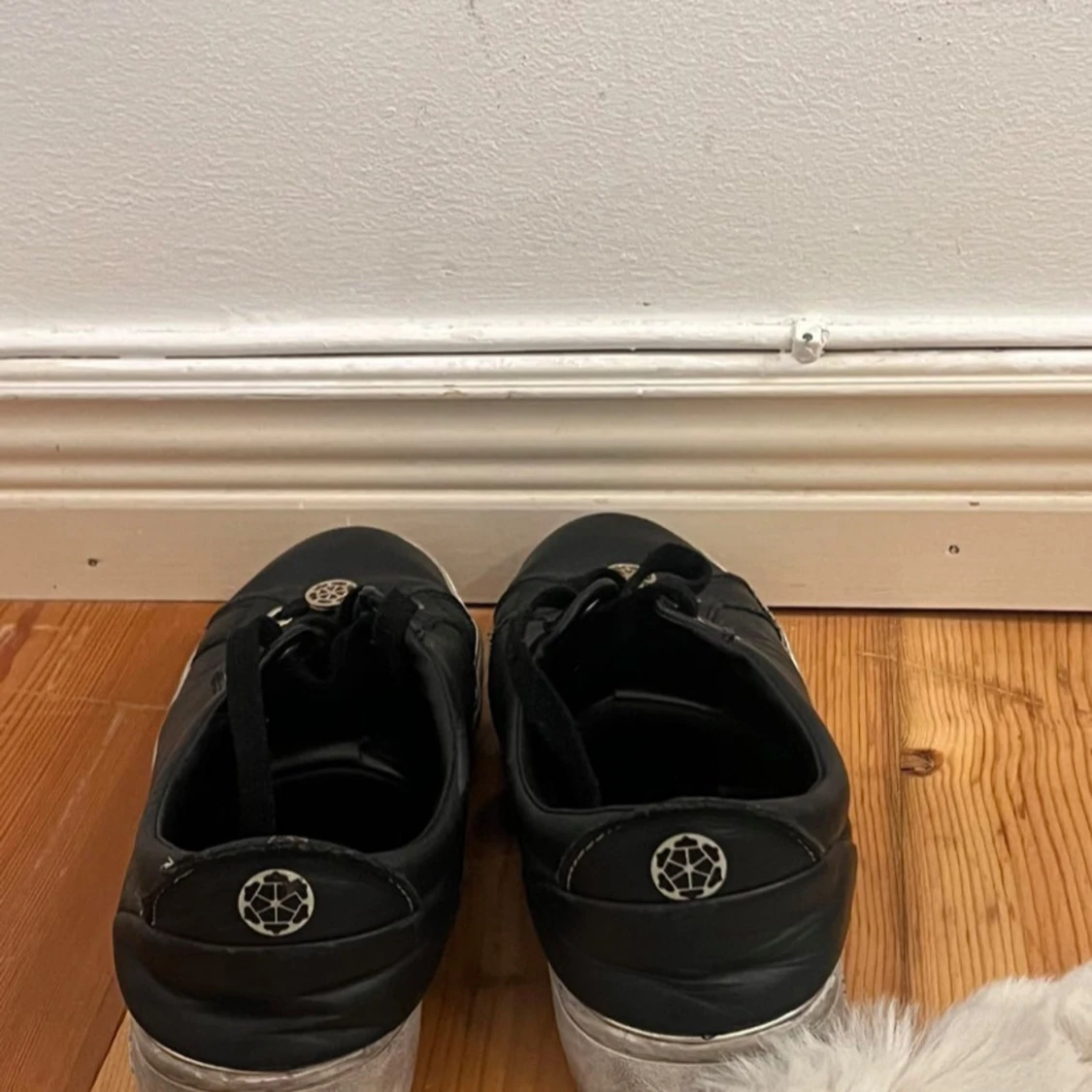 Svarta sneakers från Guess - 91