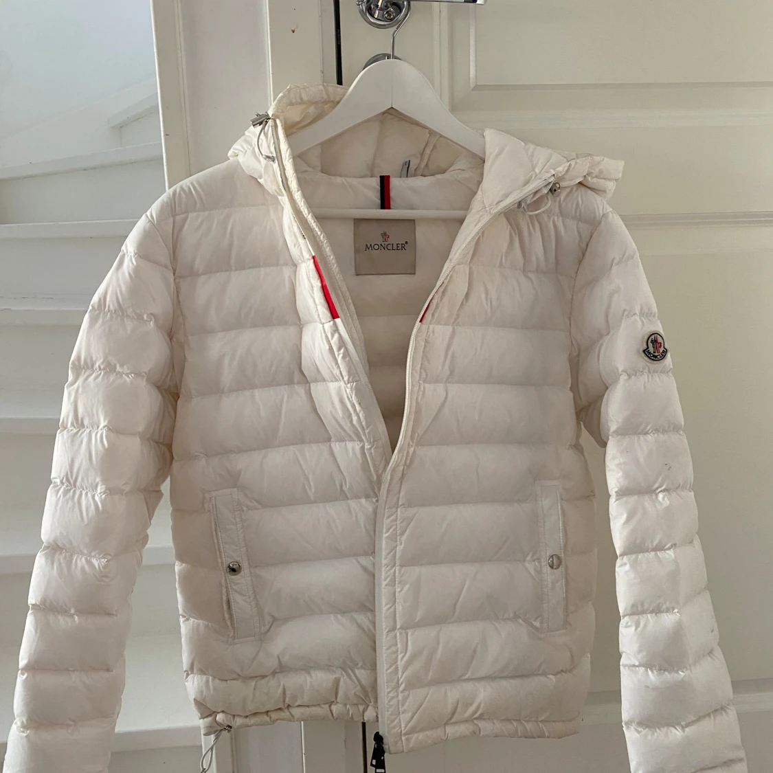 Vit dunjacka från Moncler