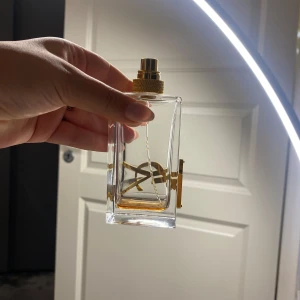 YSL Libre Intense parfym  - Nästan helt tom och locket saknas.