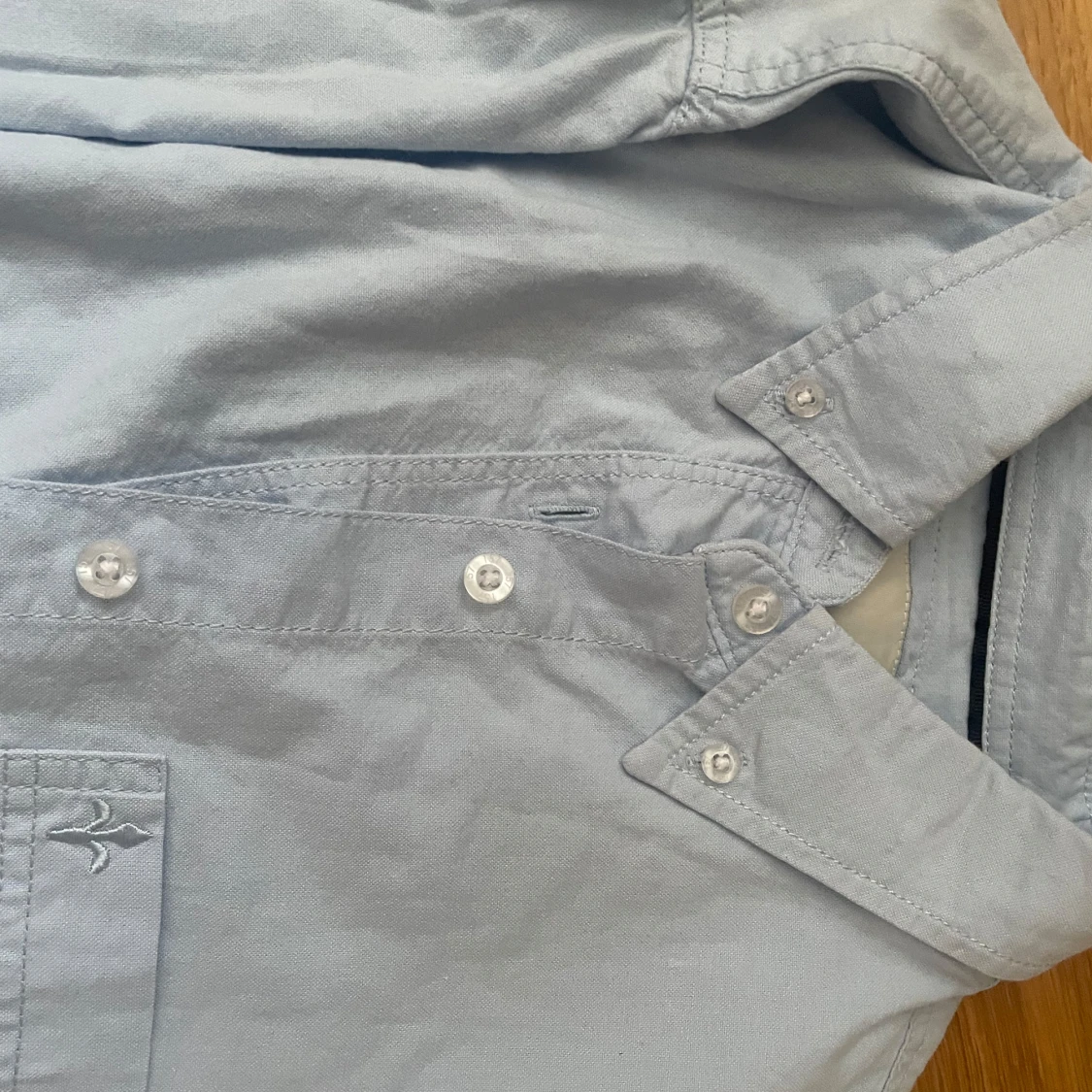 BUDA PRIS: Ljusblå skjorta med bröstficka - 91