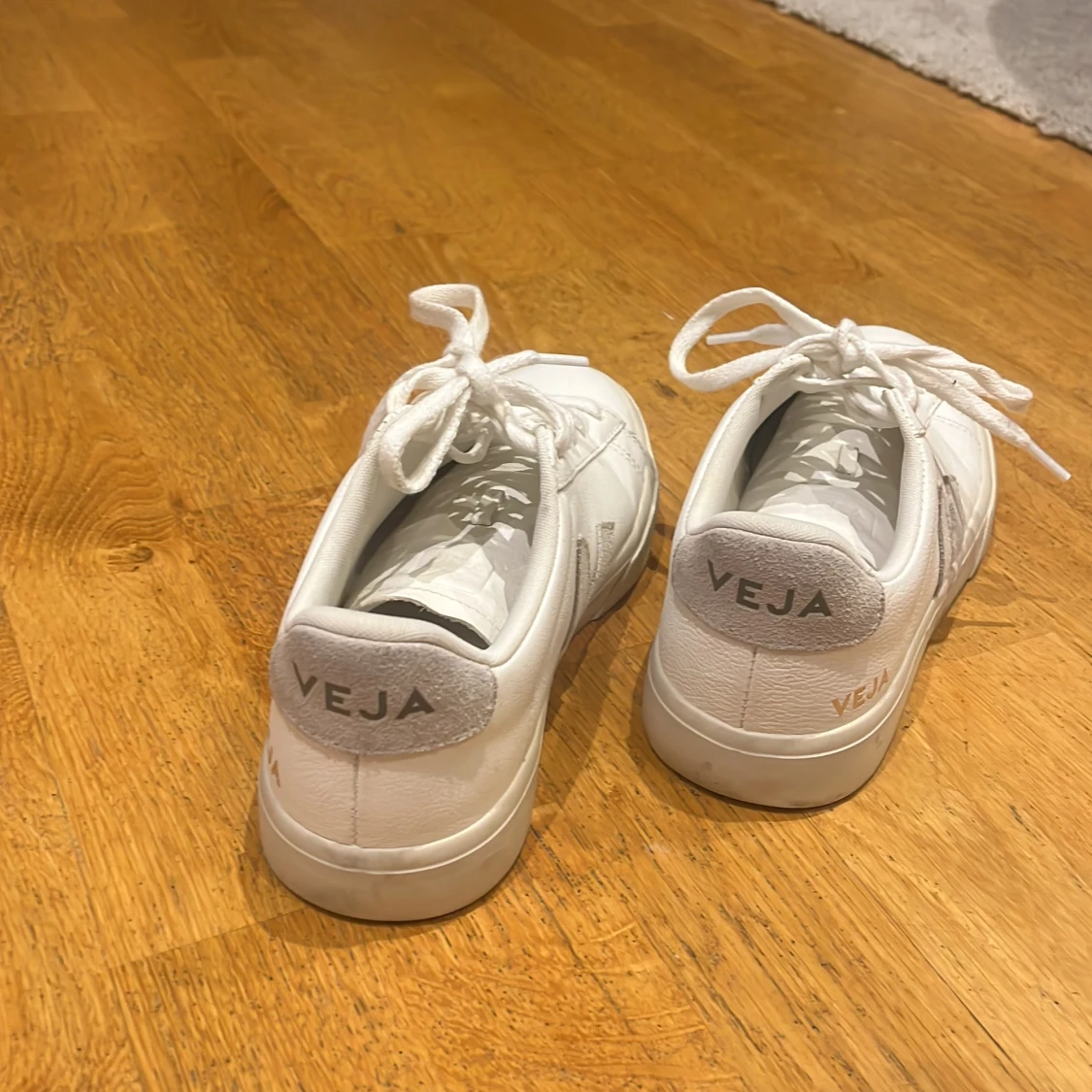 Vita sneakers från Veja