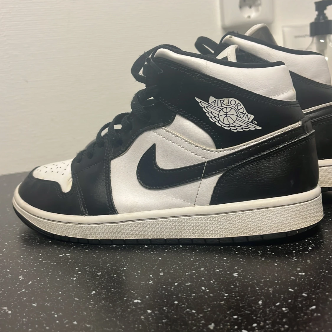 Nike Air Jordans 1 mid i svart och vitt - 90