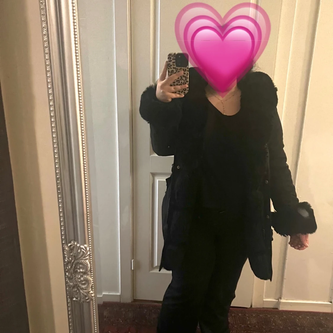 Svart vinterjacka med päls  - 90