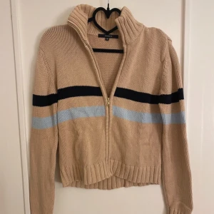 Stickad kofta - Söt kofta 🩷