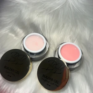 Gele  - Hej! Säljer två geler från bano beauty! Har endast testat gelerna på en testnagel. Säljes för det va för lika i färgen som jag redan har:/ köpt för 335 kr st, säljs för 250kr st (luxe Milky såld)